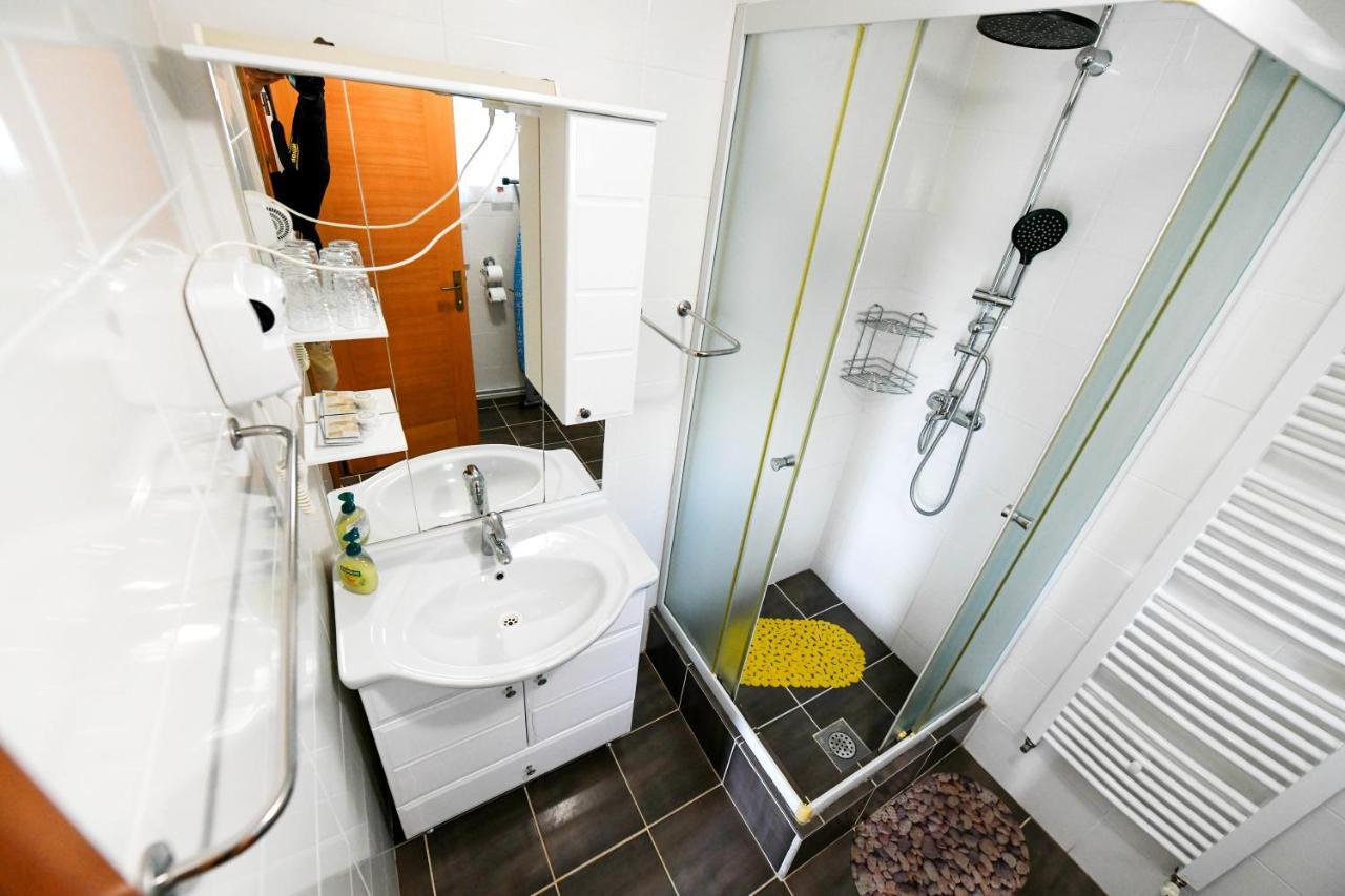 Apartman Leona Rakovica Buitenkant foto