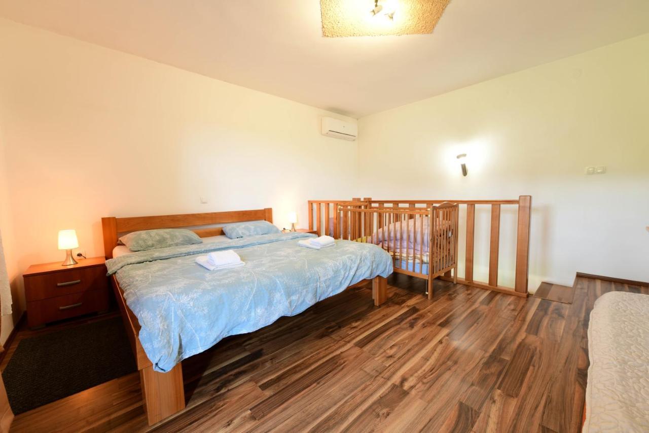 Apartman Leona Rakovica Buitenkant foto